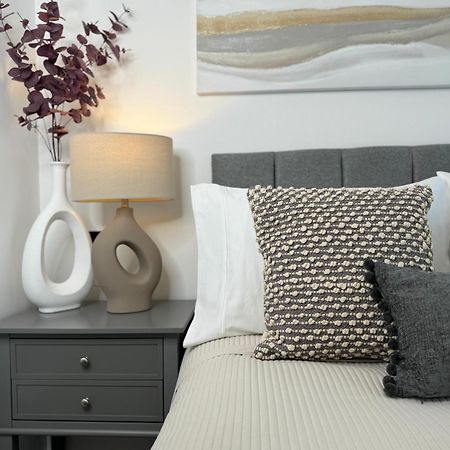 Modern One-Bedroom Apartment 스윈던 외부 사진