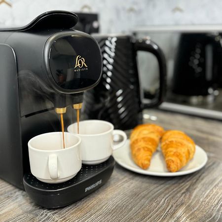 Modern One-Bedroom Apartment 스윈던 외부 사진