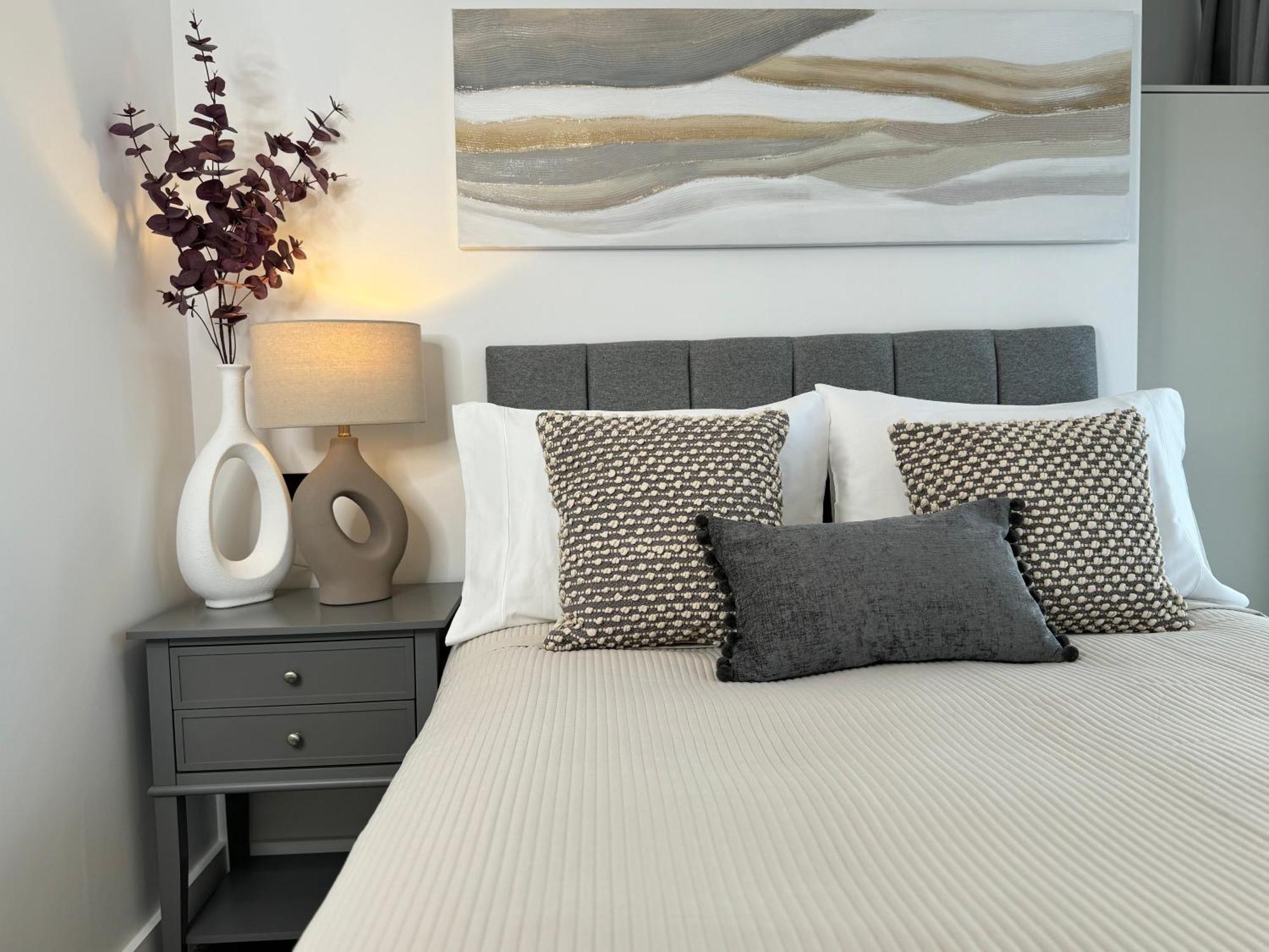 Modern One-Bedroom Apartment 스윈던 외부 사진