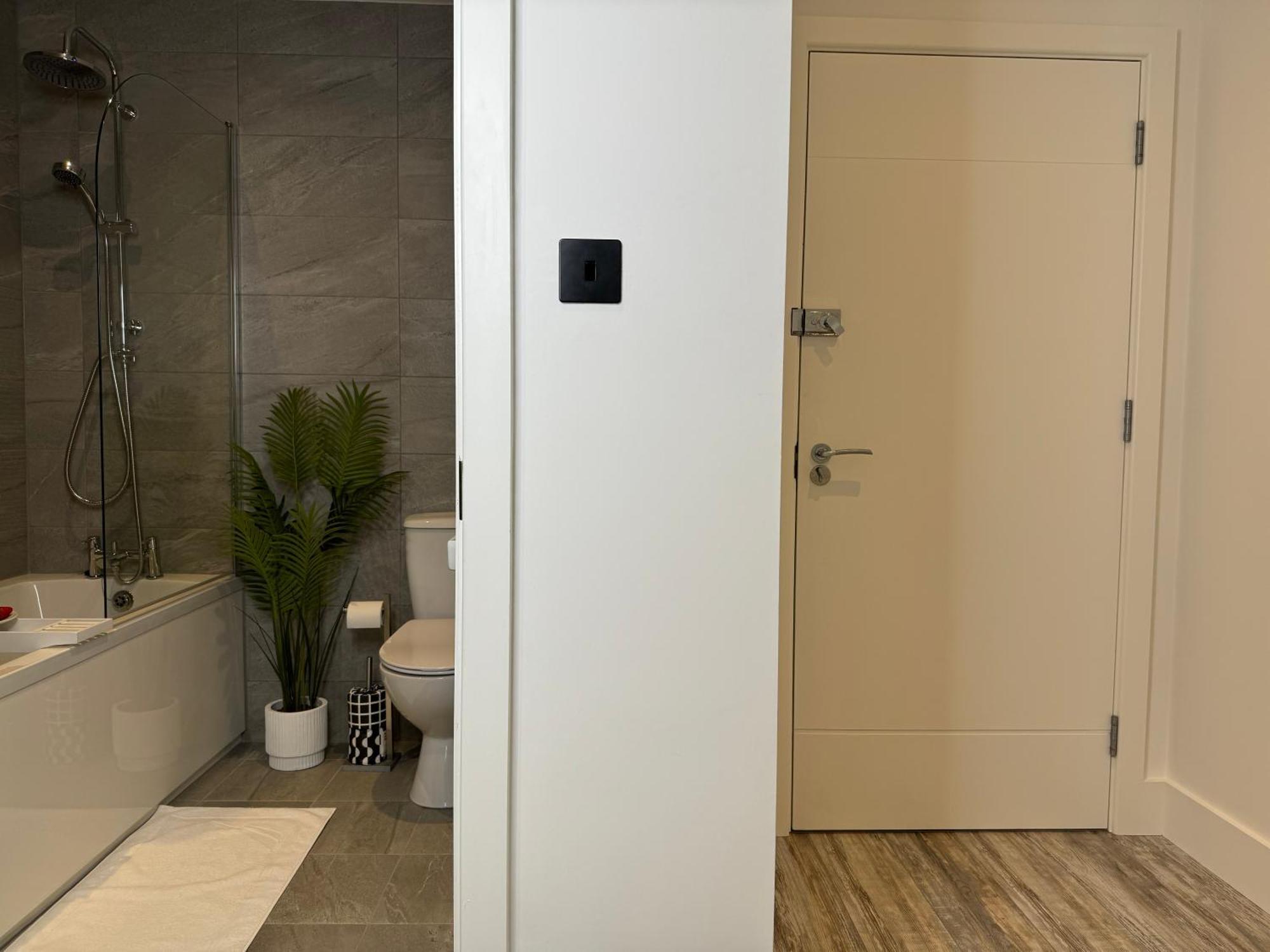 Modern One-Bedroom Apartment 스윈던 외부 사진