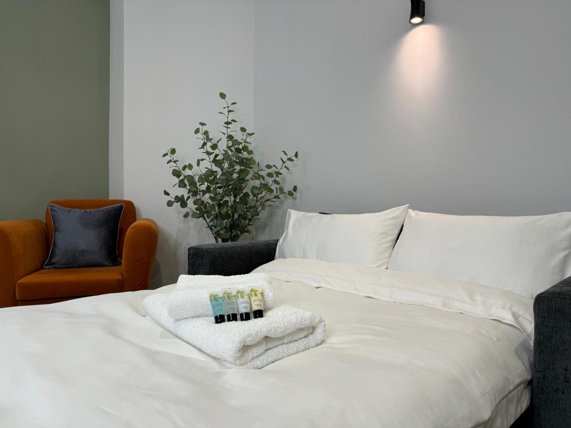 Modern One-Bedroom Apartment 스윈던 외부 사진