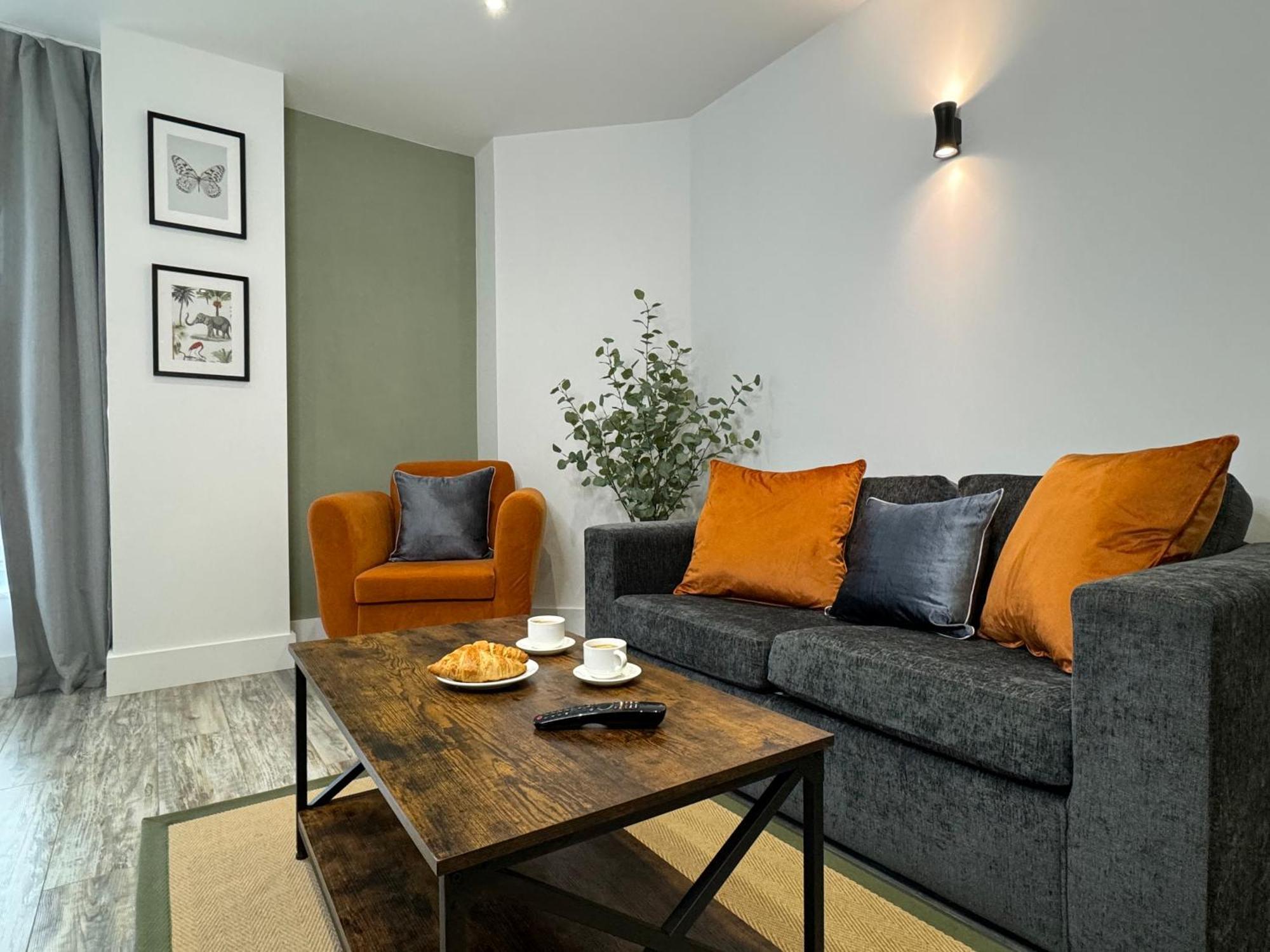 Modern One-Bedroom Apartment 스윈던 외부 사진